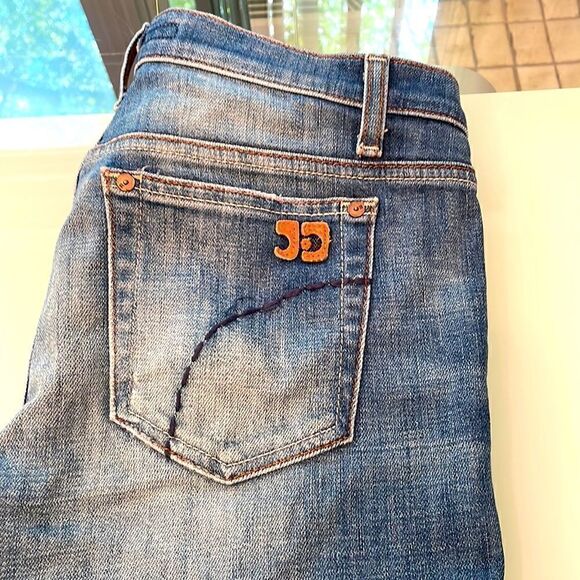 Joe’s jeans 27 socialslite faded Distressed on the bottom of both legs . - Picture 2 of 14